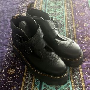 Adorable Dr. Martens boots with flower buckle sz 9